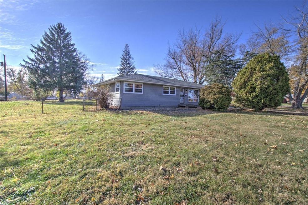 191 W Grove Rd, Decatur, IL 62521 - photo 1