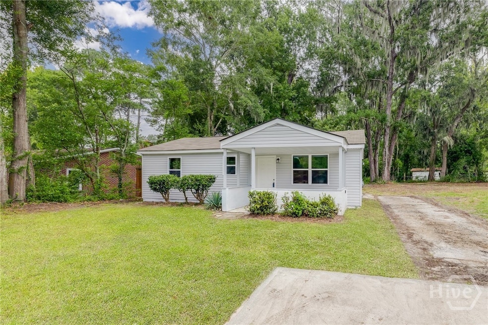 504 E Montgomery Cross Rd, Savannah, GA 31406 - photo 1