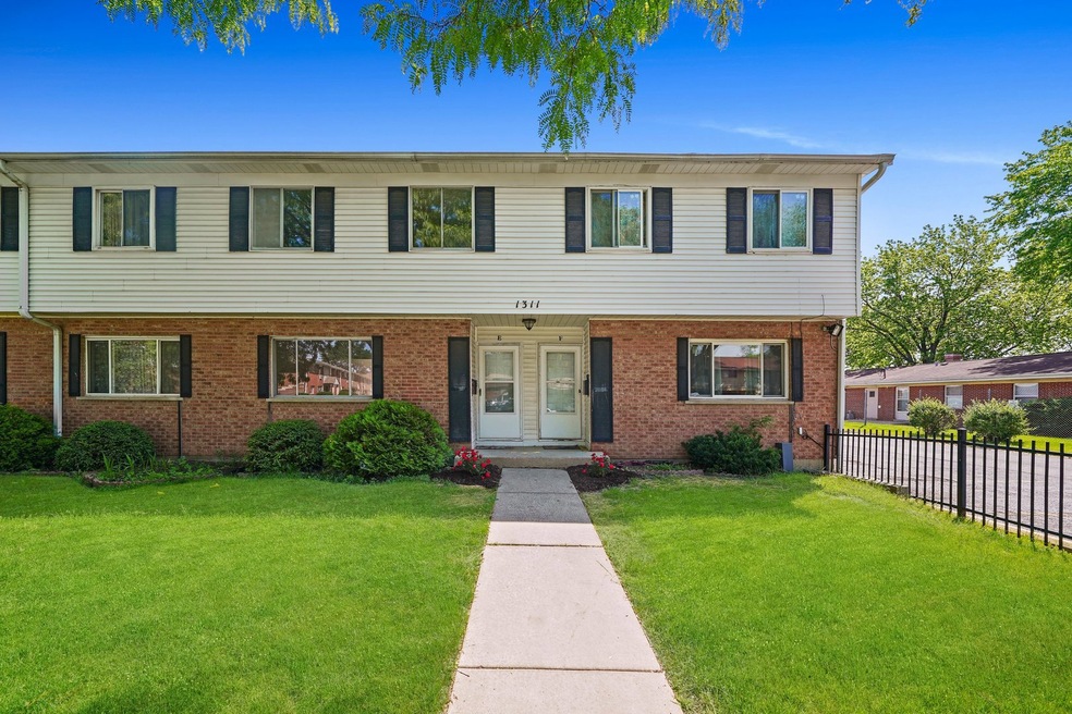 1311 Monomoy St unit E, Aurora, IL 60506 - photo 1