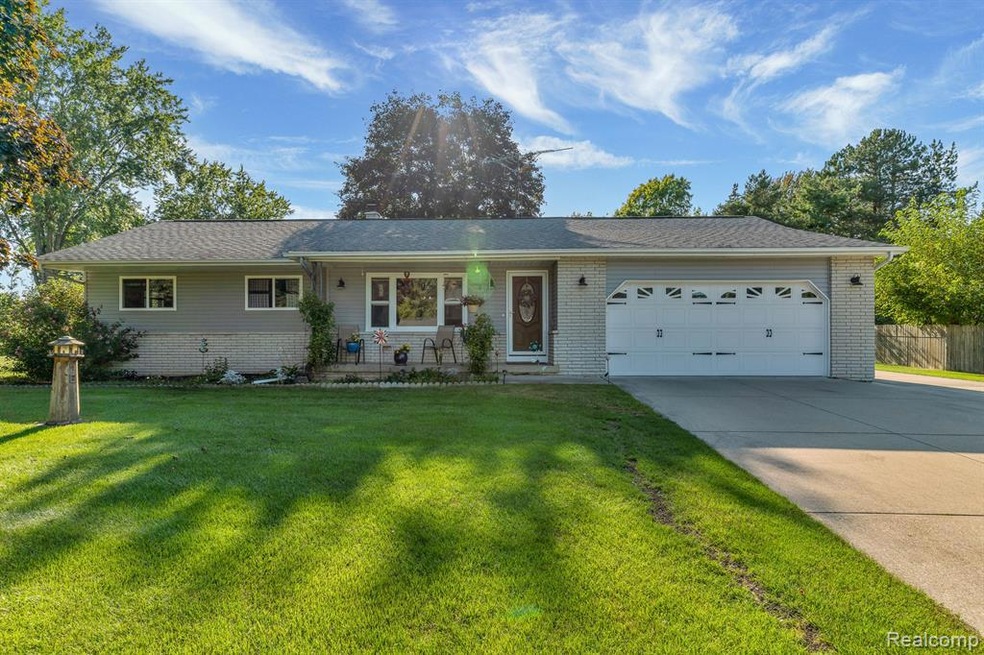 6184 Mckenzie Dr, Flint, MI 48507 - photo 1