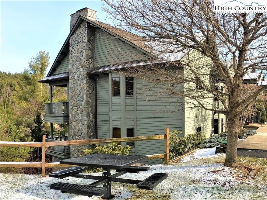 Beautiful upper level end unit with easy access.