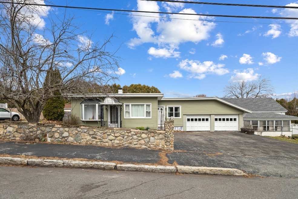 135 Weare St, Lawrence, MA 01843 - photo 1