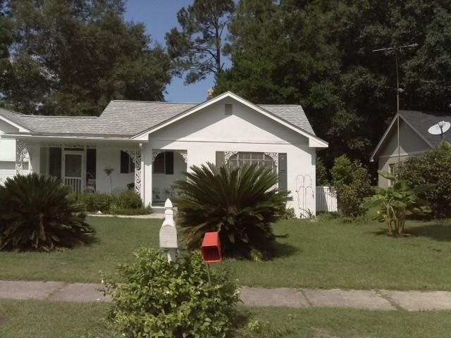607 W Liberty St, Claxton, GA 30417 - photo 1