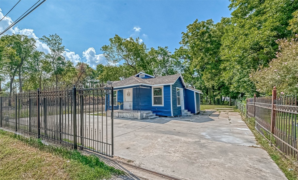 2526 Vaughn St, Houston, TX 77093 - photo 1