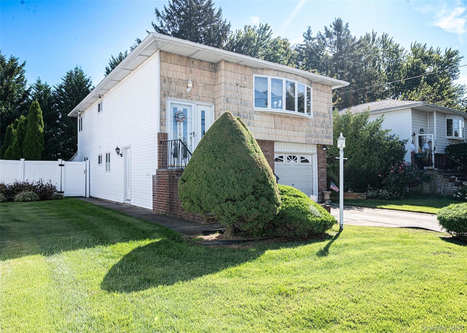 Pending $699,999 • Co-Listing Agent
