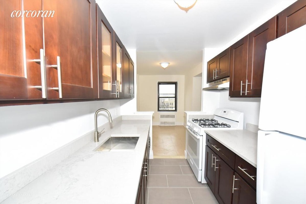 200 W Kingsbridge Rd unit 3K, Bronx, NY 10463 - photo 1
