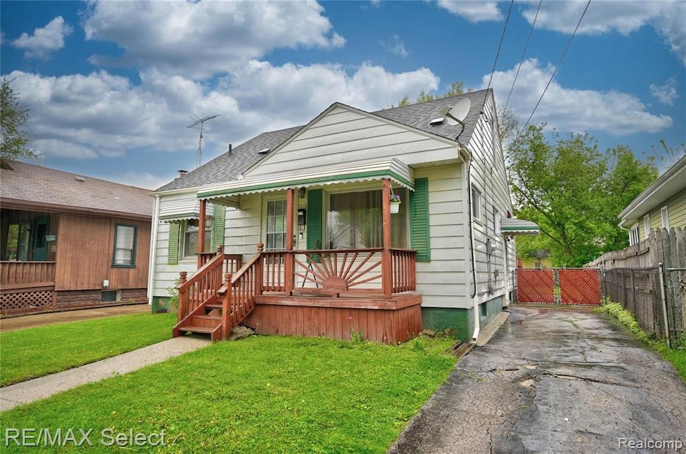 1118 SiMcOe Ave, Flint, MI 48507 - photo 1