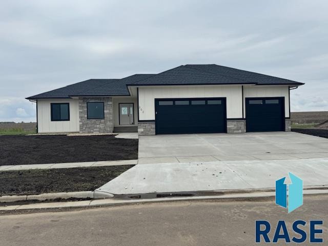 302 W 17th St, Dell Rapids, SD 57022 - photo 1