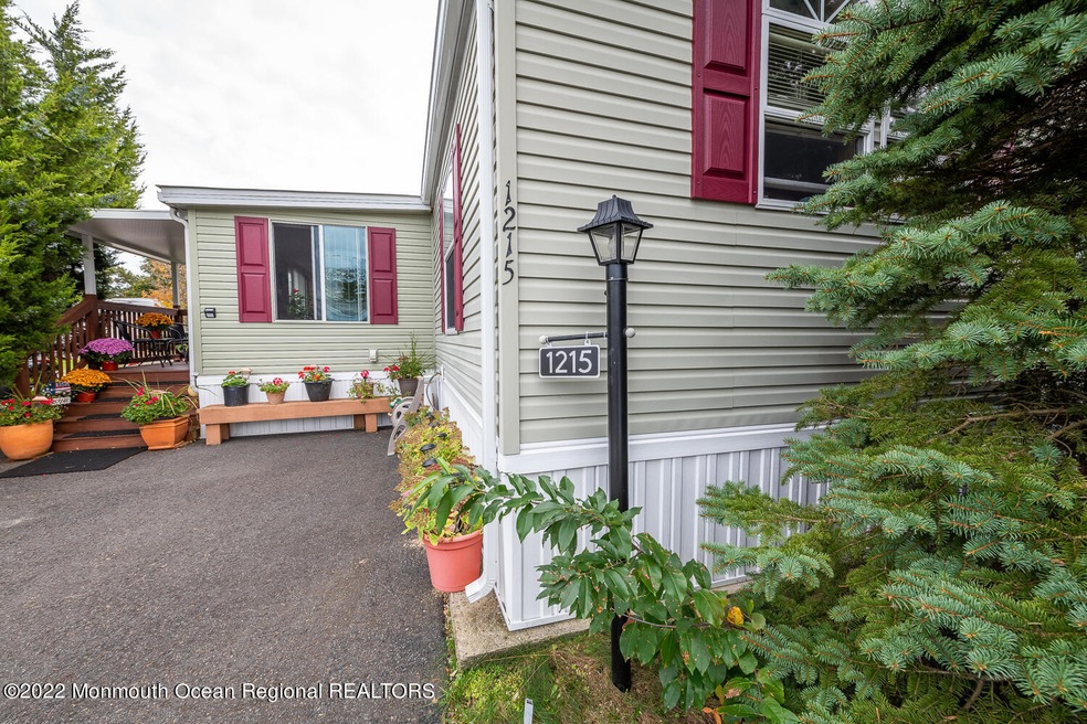 1215 mantle way-202