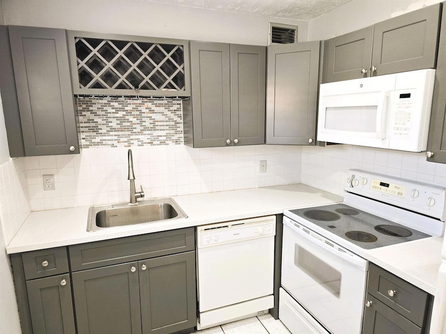 89 Saxony B unit B, Delray Beach, FL 33446 - photo 1