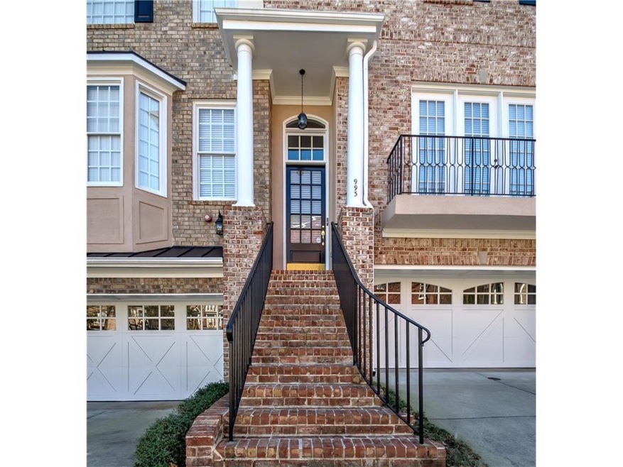 Beautiful tri-level town home in prime Decatur loc