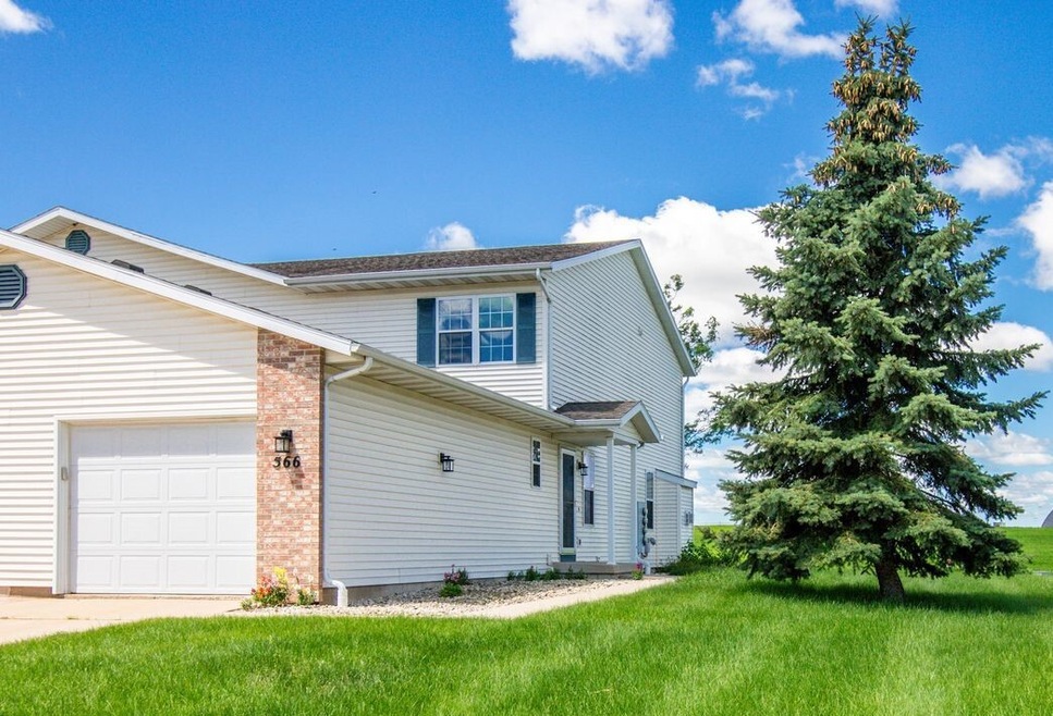 2 Story Condo w 1 Car Garage