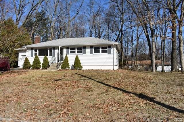 131 Bracewood Rd, Waterbury, CT 06706 - photo 1