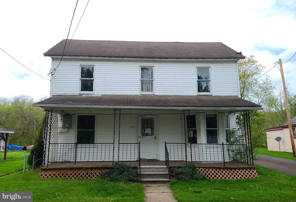 202 Lee St, Paw Paw, WV 25434