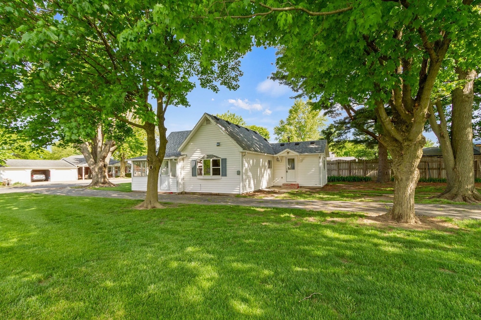 709 Maple St, Tipton, IN 46072 - photo 1