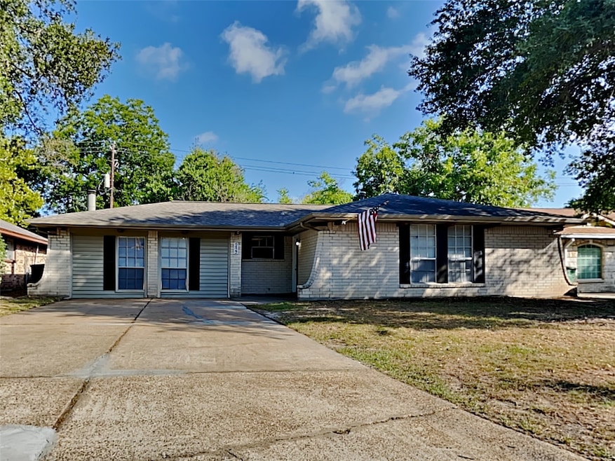 6422 French Chateau Dr, Houston, TX 77088 - photo 1