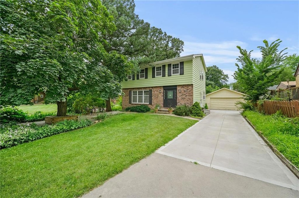 3612 38th St, Des Moines, IA 50310 - photo 1