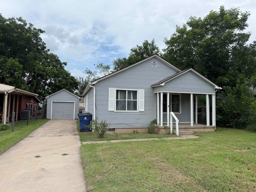 2011 W Oak Ave, Duncan, OK 73533 - photo 1