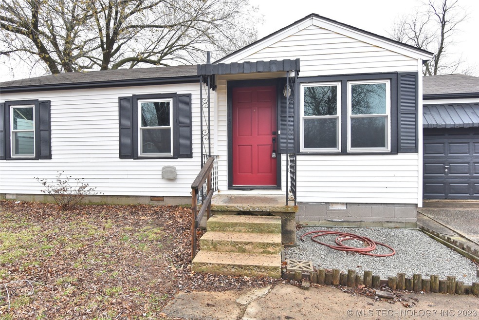 311 E 12th Place, Claremore, OK 74017 - photo 1