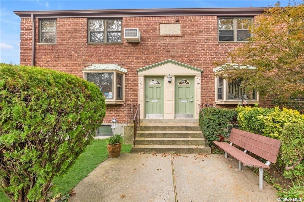 57-07 246th Crescent unit 2, Little Neck, NY 11362 - photo 1