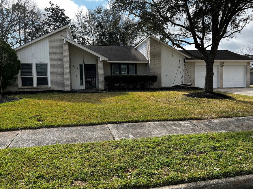 1314 Frontier Ln, Friendswood, TX 77546 - photo 1