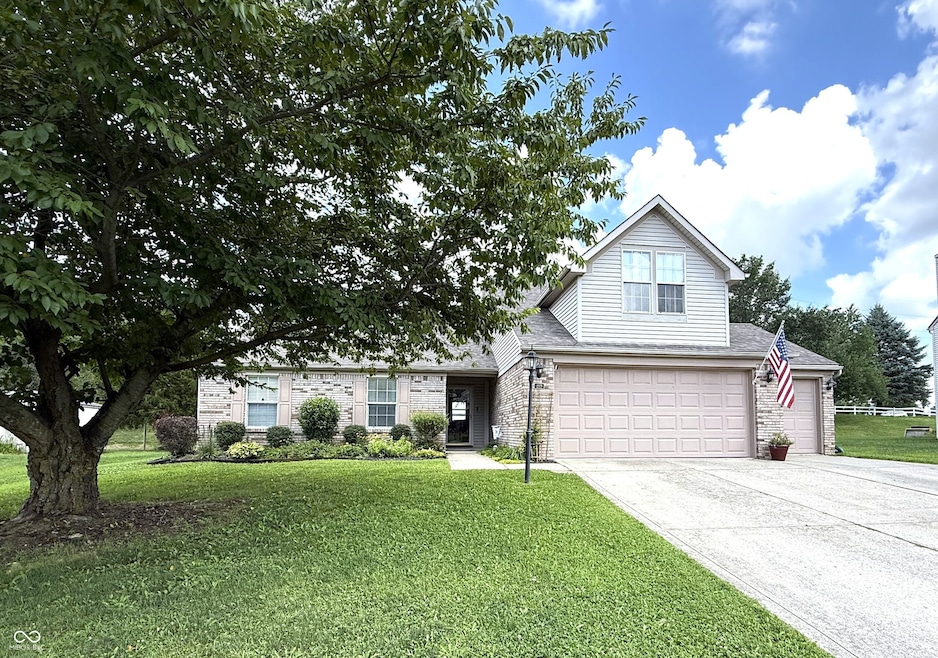 219 Creekview Cir, Mooresville, IN 46158 - photo 1