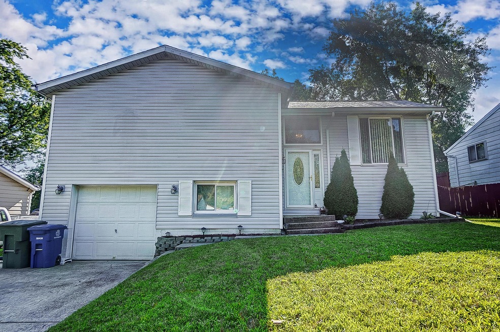 1714 Rivermont Rd, Columbus, OH 43223 - photo 1