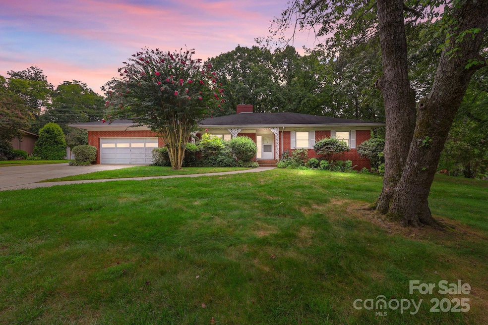 921 Confederate Ave, Salisbury, NC 28144 - photo 1