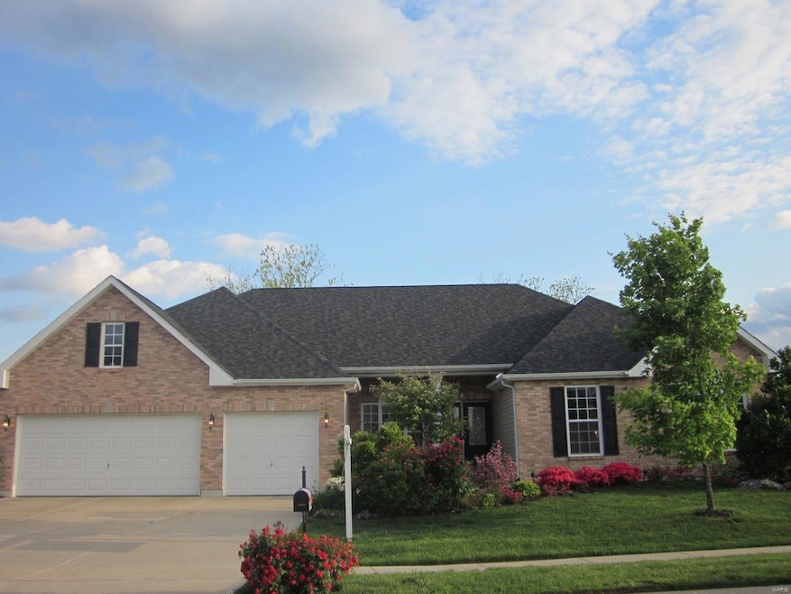 1129 Hightower Place Dr, O Fallon, IL 62269 - photo 1