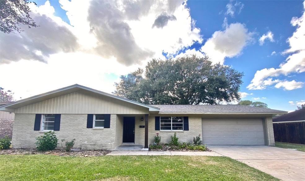 3404 Meadow Ln, Bay City, TX 77414 - photo 1