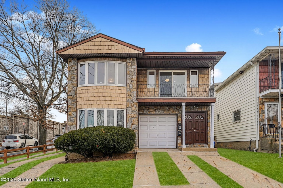 219 S Mann Ave, Staten Island, NY 10314 - photo 1