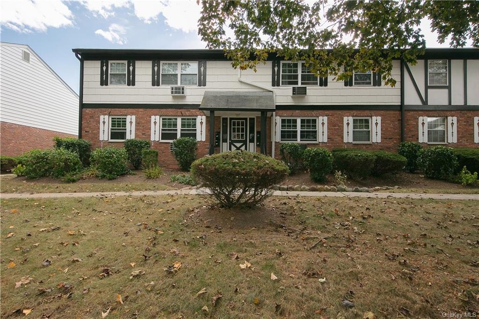 103 Parkside Dr unit 103, Suffern, NY 10901 - photo 1