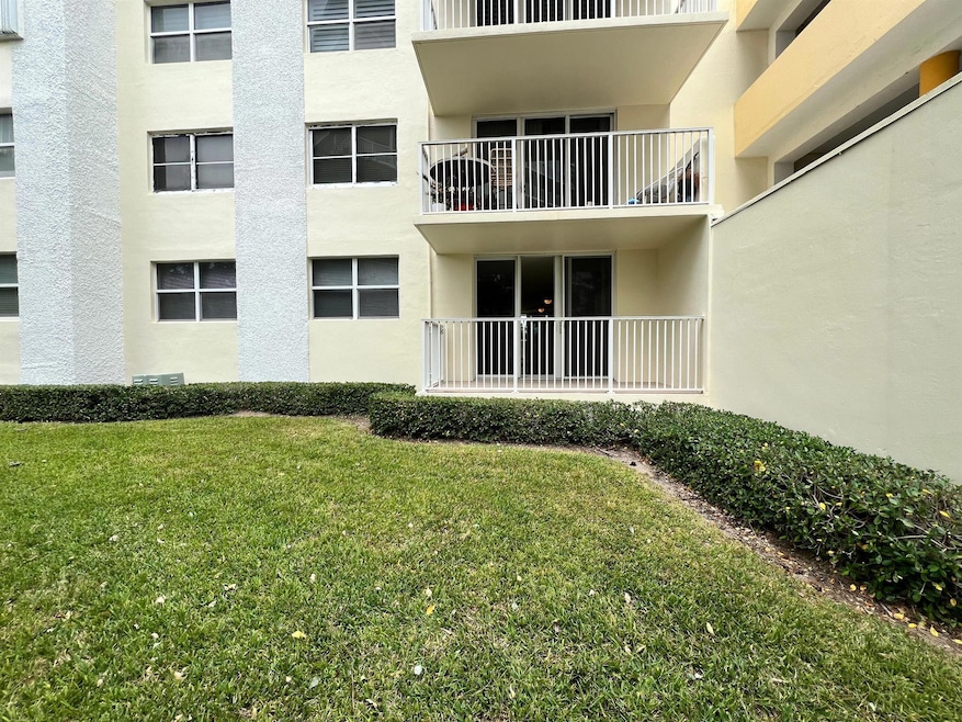 Le Chateau Royal unit 1080, Palm Beach, FL 33480 - photo 1