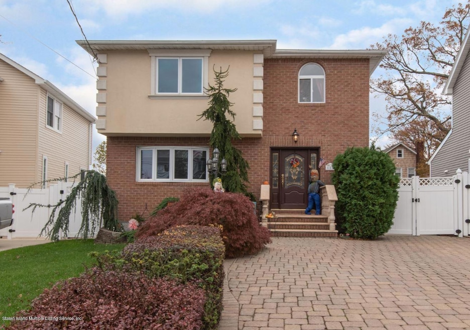 851 Carlton