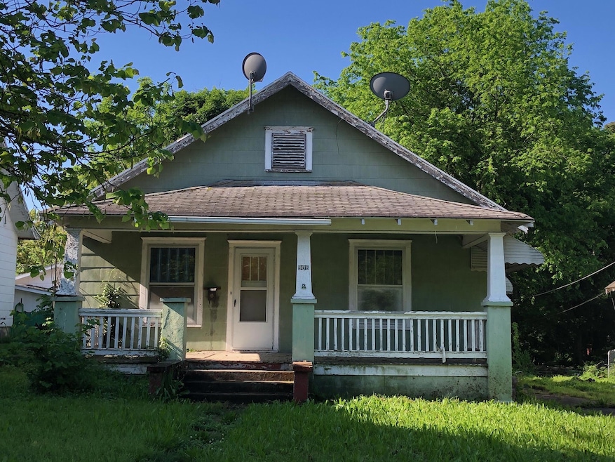 906 W Webster