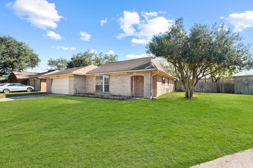 8714 Kirkland Dr, Houston, TX 77089 - photo 1