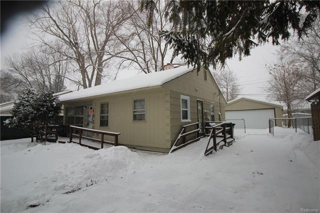 10210 Albany St, Oak Park, MI 48237 - photo 1