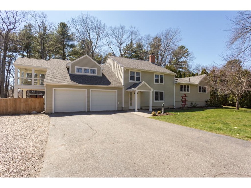 140 Walker Bungalow Rd, Portsmouth, NH 03801 - photo 1