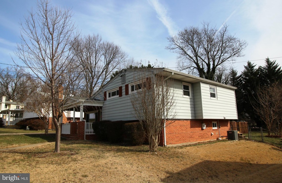 12817 Weiss St, Rockville, MD 20853 - photo 1