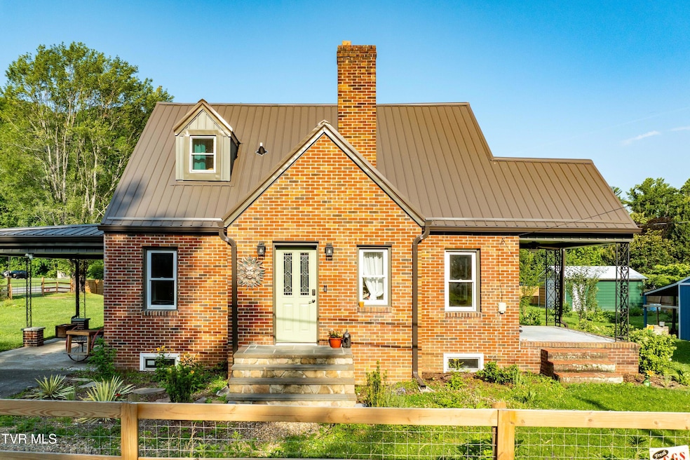 461 S Shady Ave, Damascus, VA 24236 - photo 1