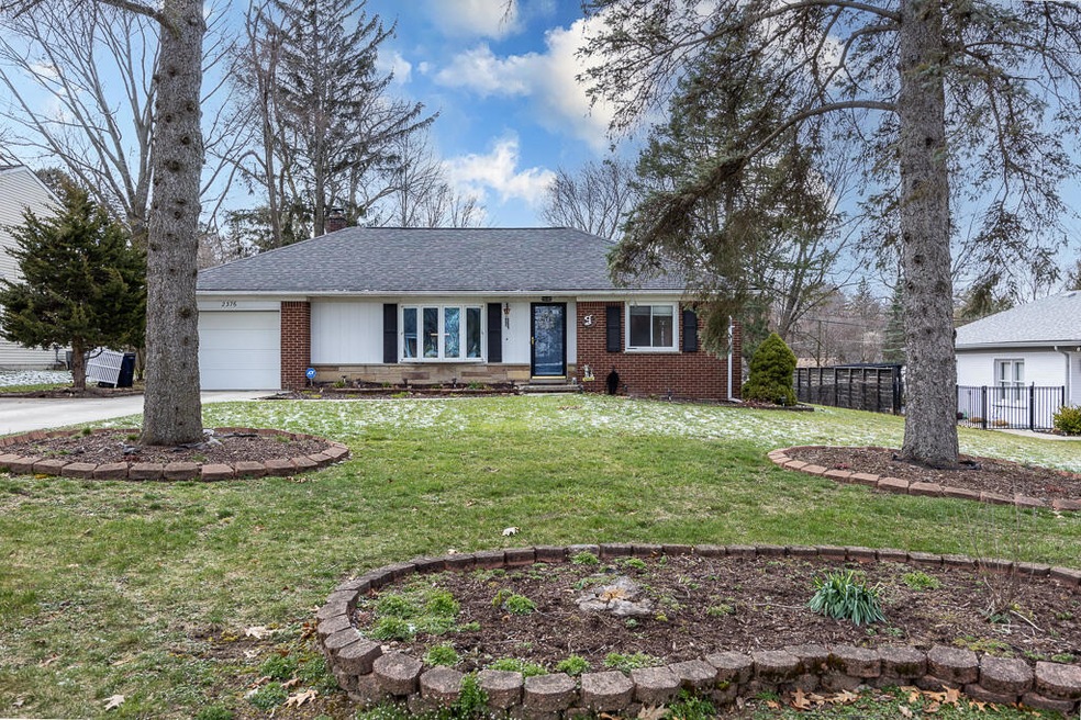 2376 Mulberry Rd, Bloomfield Hills, MI 48302 - photo 1