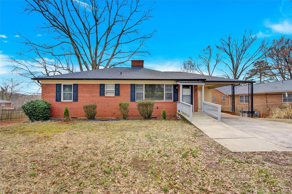 204 E Turner St, Statesville, NC 28677 - photo 1