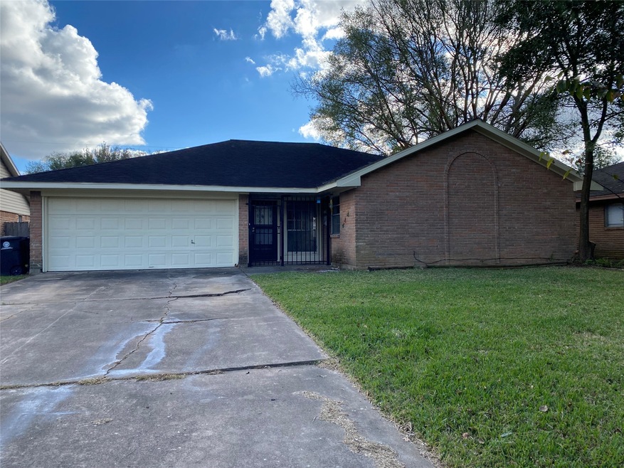 10822 Overlea Dr, Houston, TX 77089 - photo 1