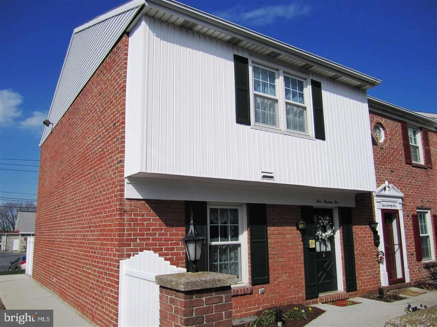 472 W Chocolate Ave, Hershey, PA 17033 - photo 1