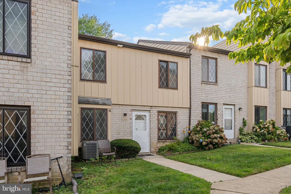 Altemus Farms unit J16, Brookhaven, PA 19015 - photo 1