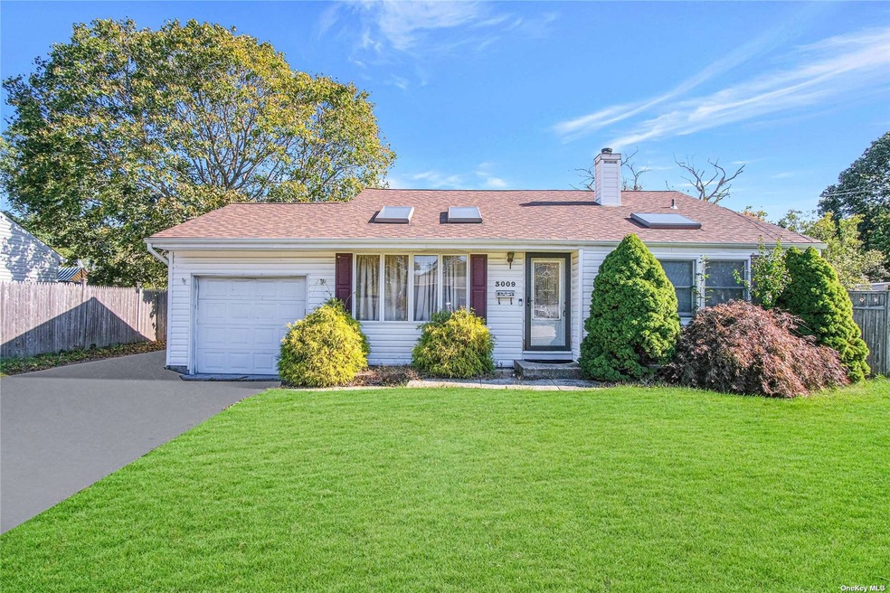 3009 Falcon Ave, Medford, NY 11763 - photo 1