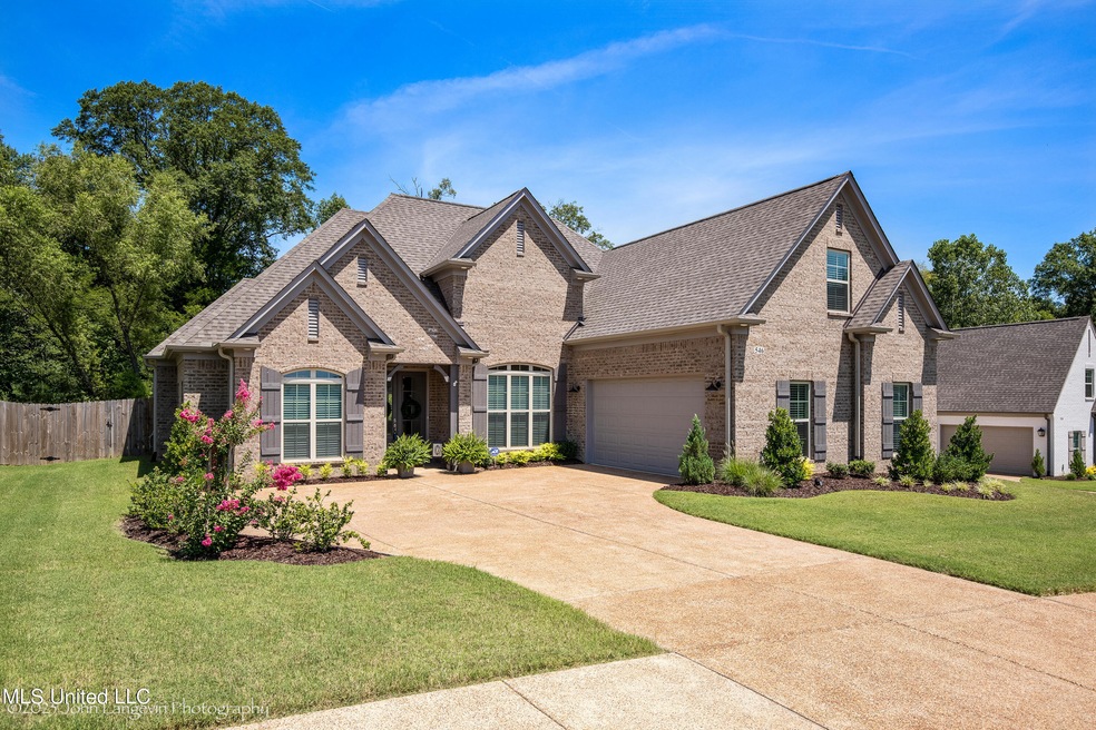 546 Walkers Way-Exterior-1