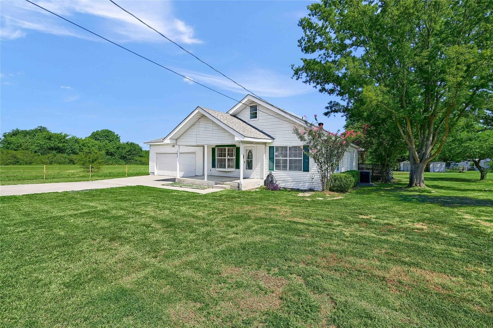 1613 Middle Rd, Denison, TX 75021 - photo 1