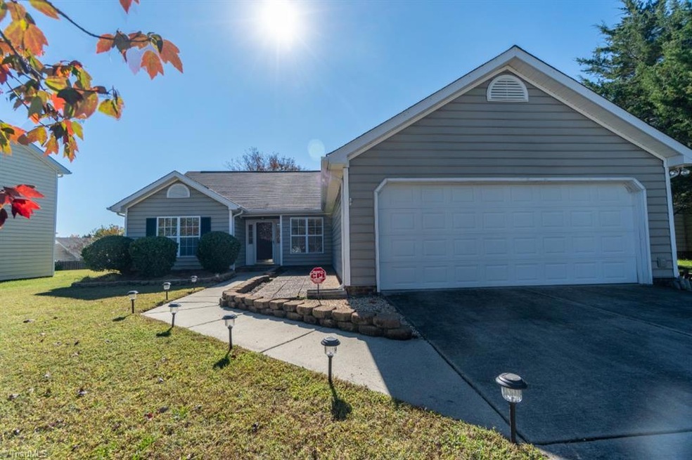 Beautiful 3 beds/2 baths home in 1010 Flintwood Court in High Point!