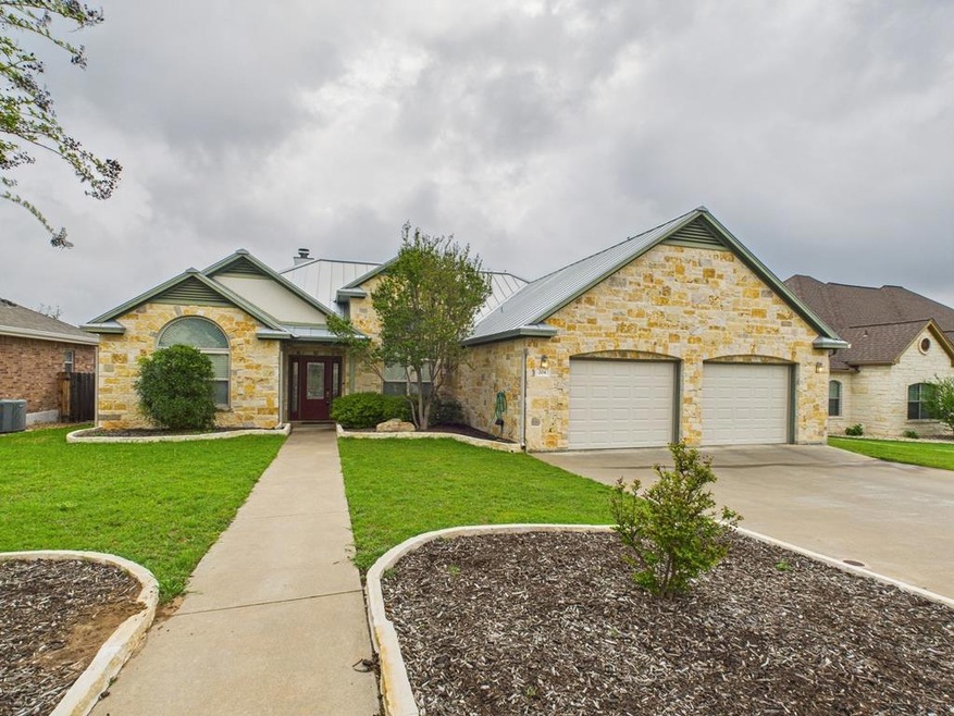 204 Dudley Way, Fredericksburg, TX 78624 - photo 1